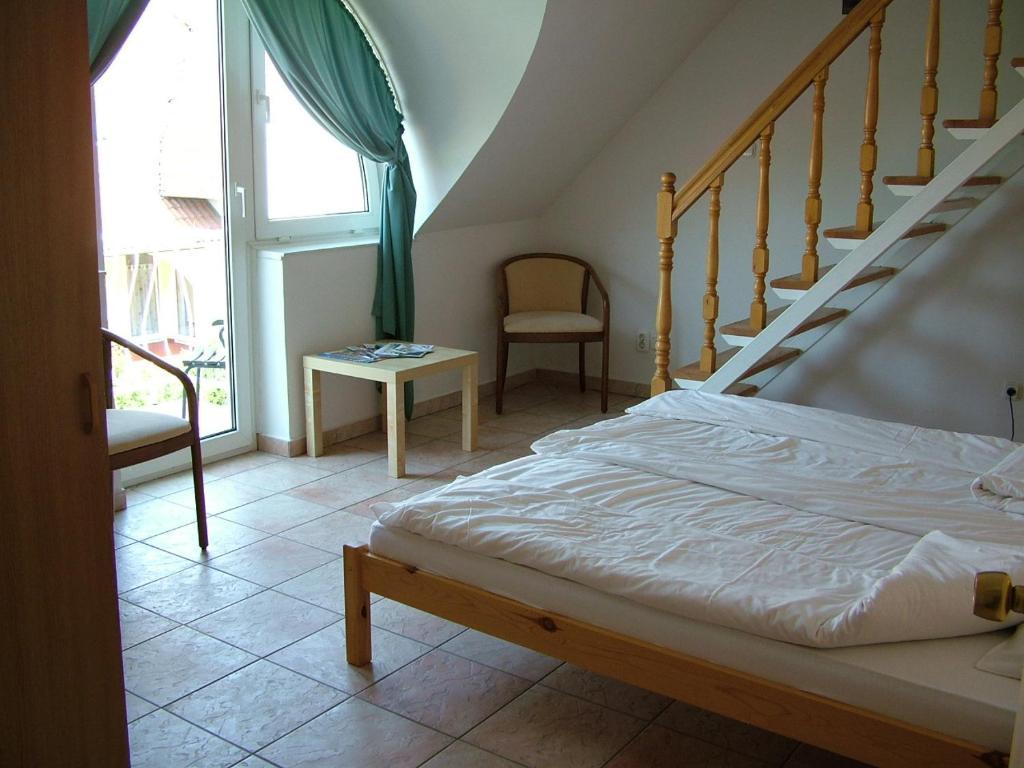 Zoldhaz Bio Panzio Hotel Gyenesdiás Habitación foto